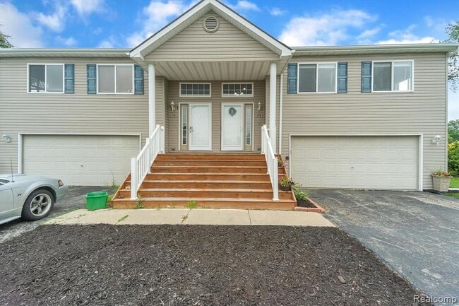 Building Photo - 1116 Lakeview Cir
