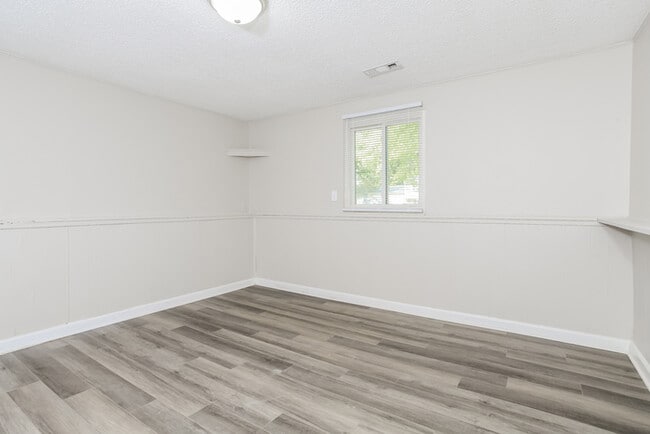 Building Photo - 1355 Cottonwood Dr