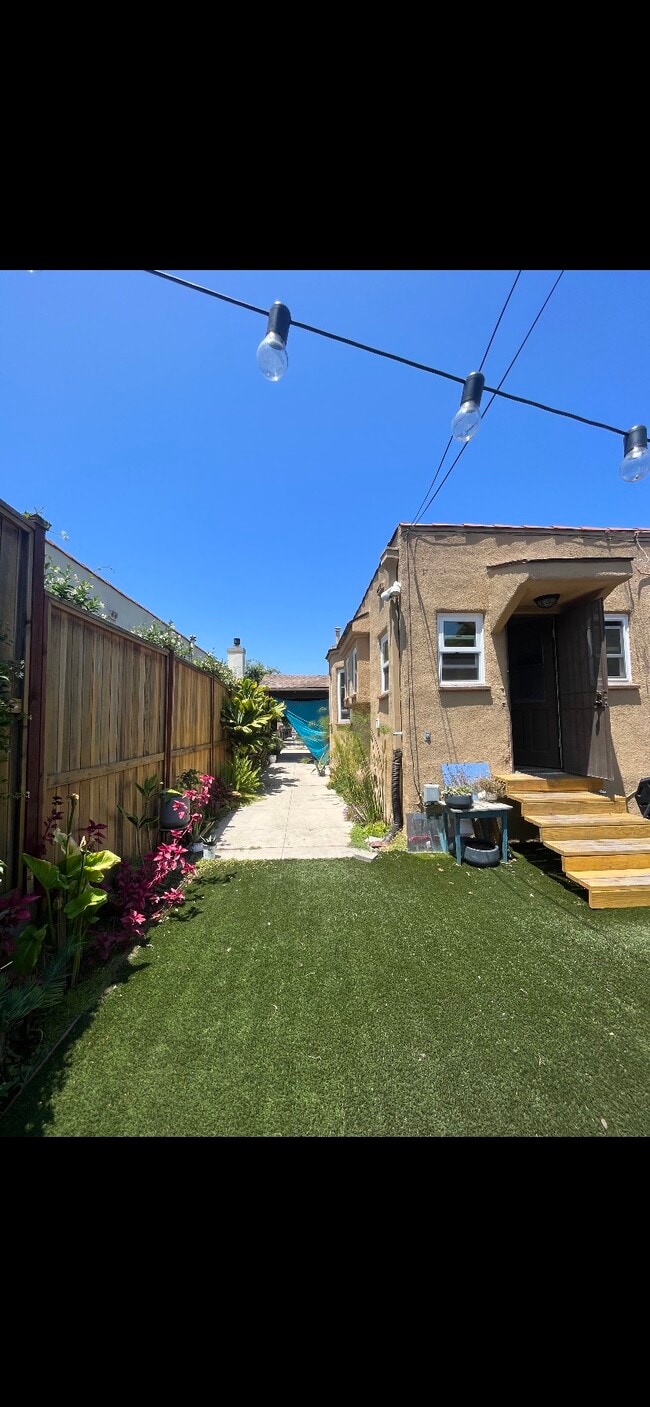 Building Photo - 4222 S Bronson Ave