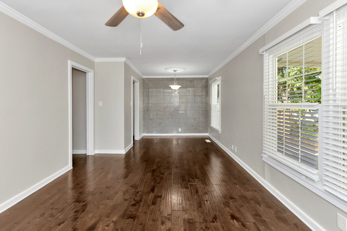 Building Photo - 3116 Hale Dr SW