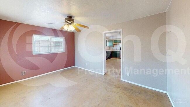 Building Photo - 906 E Halcyon Rd