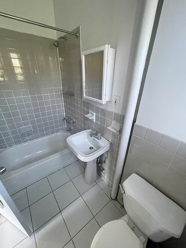 Building Photo - 1 Bedroom 1 Bathroom Apartment