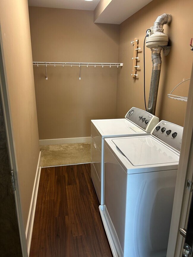 Building Photo - Condo in Nulu