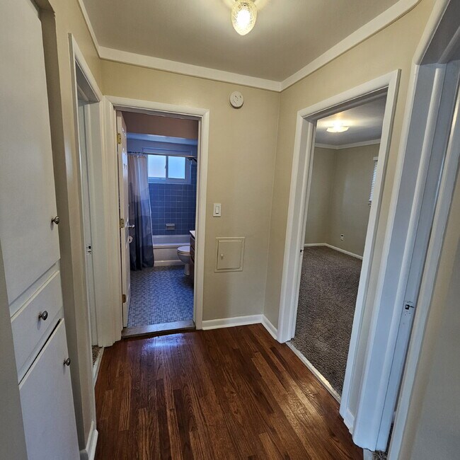 Building Photo - Updated 3 Bedroom w/ Granite, updated cabinets + Stainless Appliances in Kitchen – 1.5 Bath, Semi...