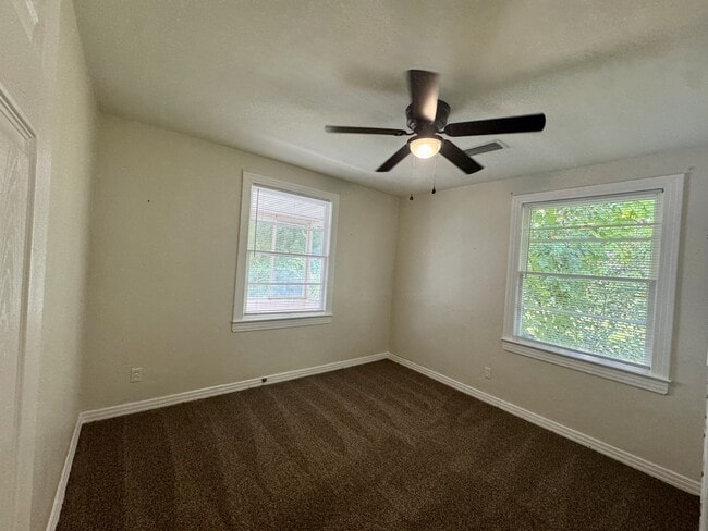 Building Photo - 4528 Sappho Ave