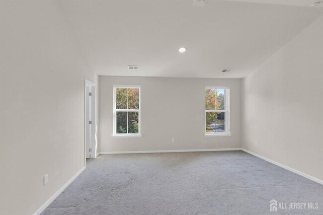 Building Photo - 29 Beachwood Dr
