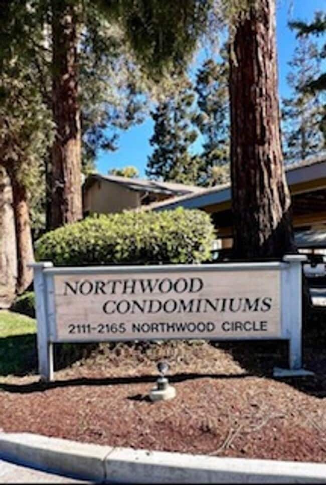 Building Photo - Charming 1-Bedroom Condo in a Serene Neigh...