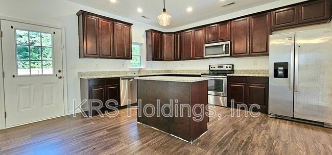 Building Photo - 3200 Armistead Dr