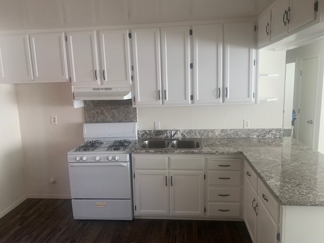 kitchen - 1745 S Bridge St