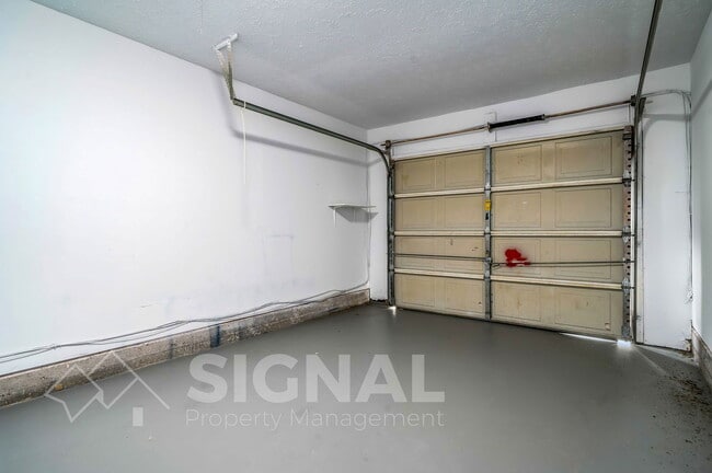 Building Photo - 140 Bonnieville Dr