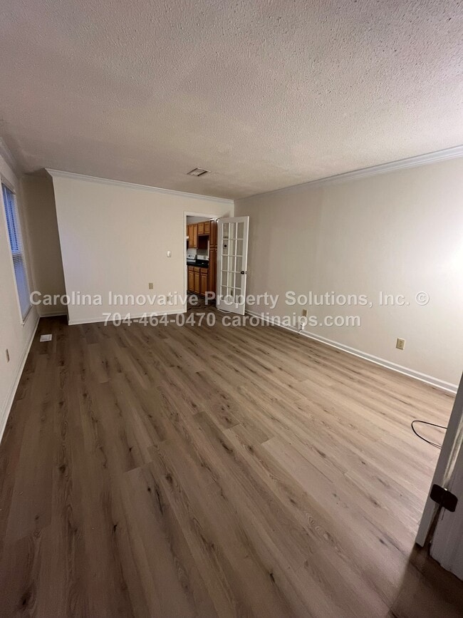 Building Photo - 4535 Dawnwood Dr