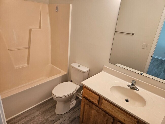 Building Photo - 3 bedroom, 2 bath home in the Neighborhoods of Holly Ridge Community