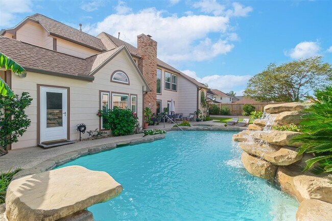 Building Photo - 1319 Hannington Dr