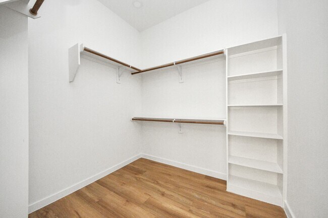 Building Photo - 1216 D E 34th St