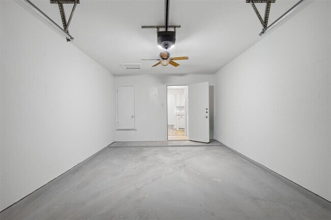 Building Photo - 11611 Rustic Rock Dr