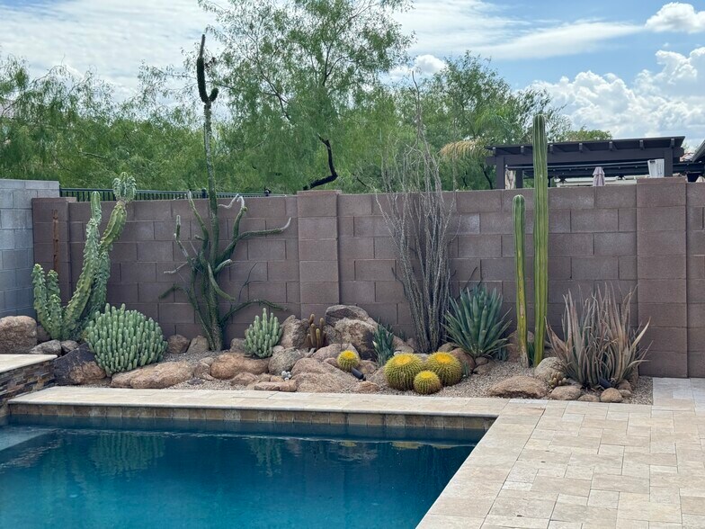 Building Photo - 2604 W Balao Dr