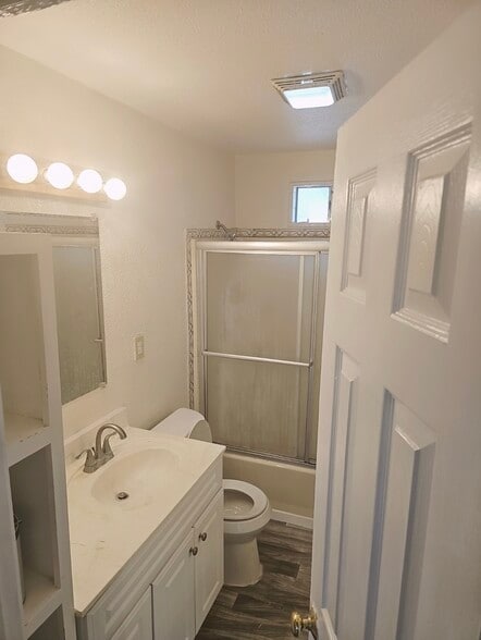 Building Photo - 1223 Santiago St