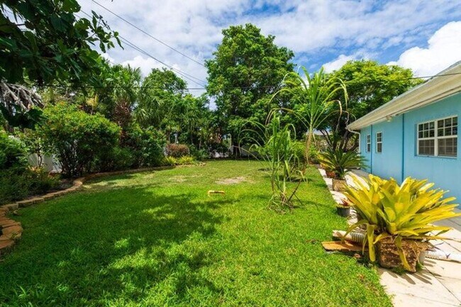 Building Photo - 145 SE 3rd Ave