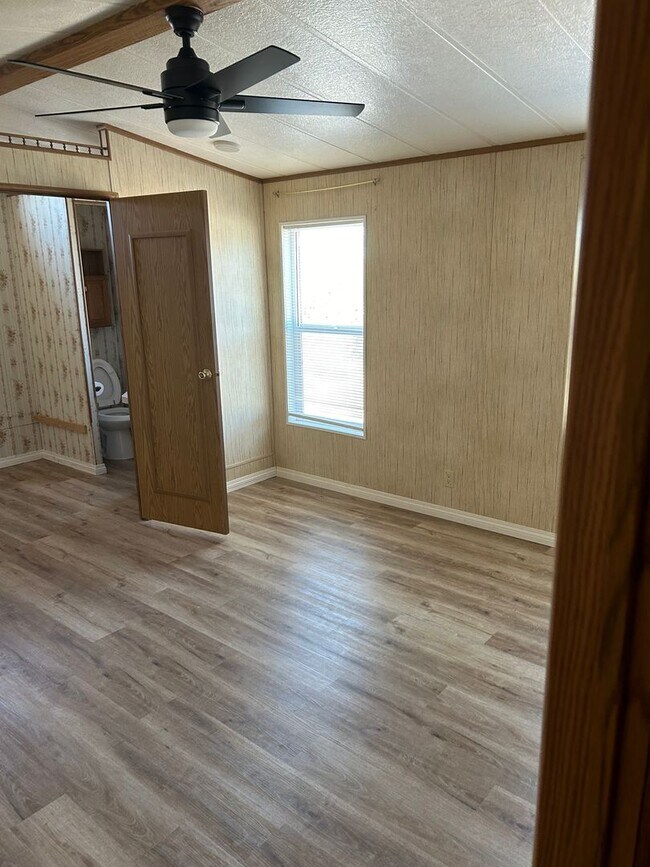 Building Photo - Home in Desert Springs