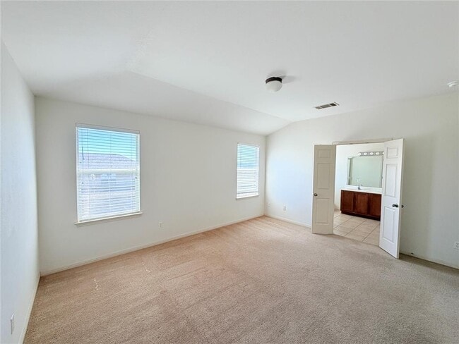 Building Photo - 1913 Short Summer Dr