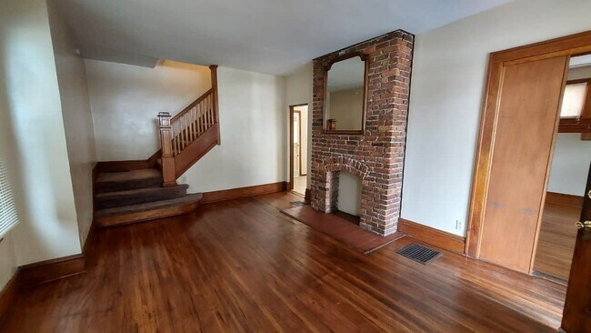 Building Photo - 2390 Neil Ave