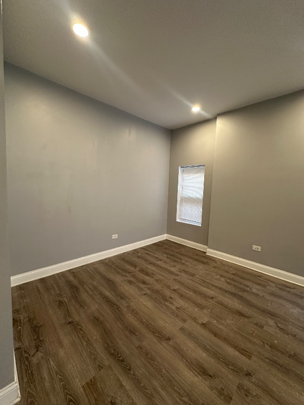 Building Photo - 7627 S Lowe Ave