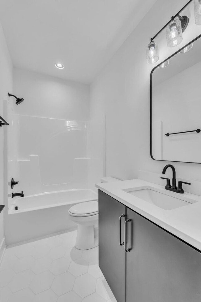 Building Photo - Modern Living in West Nashville