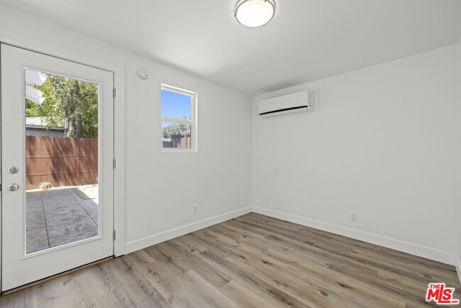 Building Photo - 11151 Hortense St