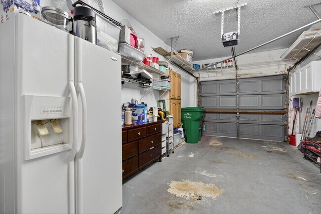 Building Photo - 11910 Glenmore Dr