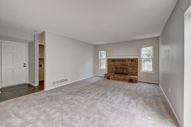 Building Photo - $2,800 - 3 Bed. 2.5 Bath Home with AC, Lof...