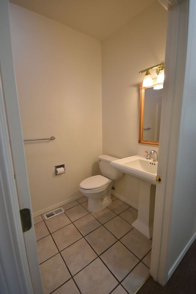 Building Photo - Cozy Pet-Friendly Rental in a Quiet Kennew...