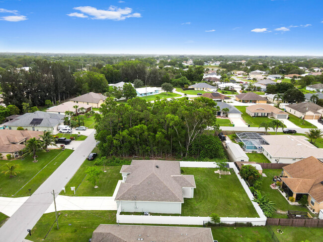 Building Photo - 6700 NW Omega Rd