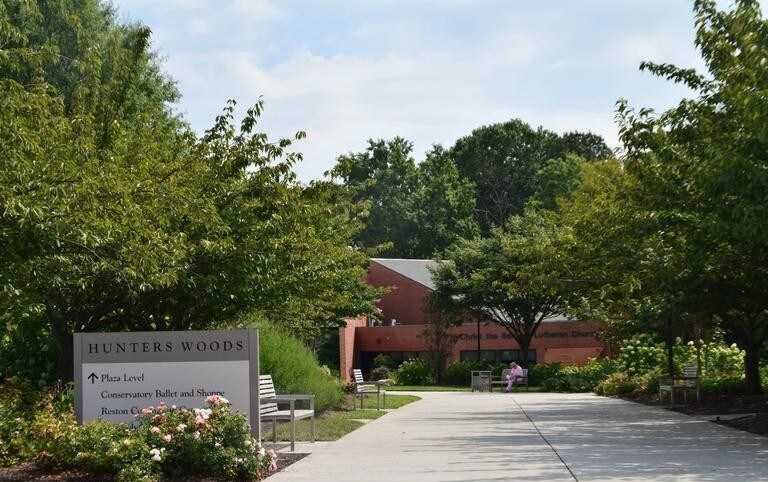 Building Photo - 2452 Ridgehampton Ct