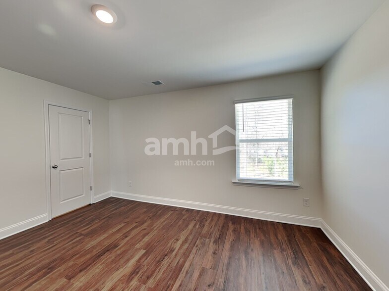Building Photo - 625 Rivermist Dr
