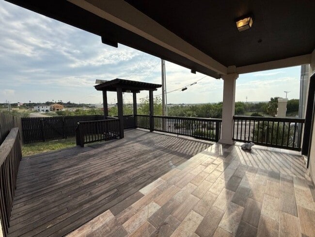 Building Photo - Escondido Townhomes