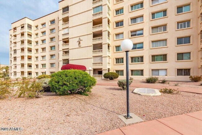 Building Photo - 7820 E Camelback Rd