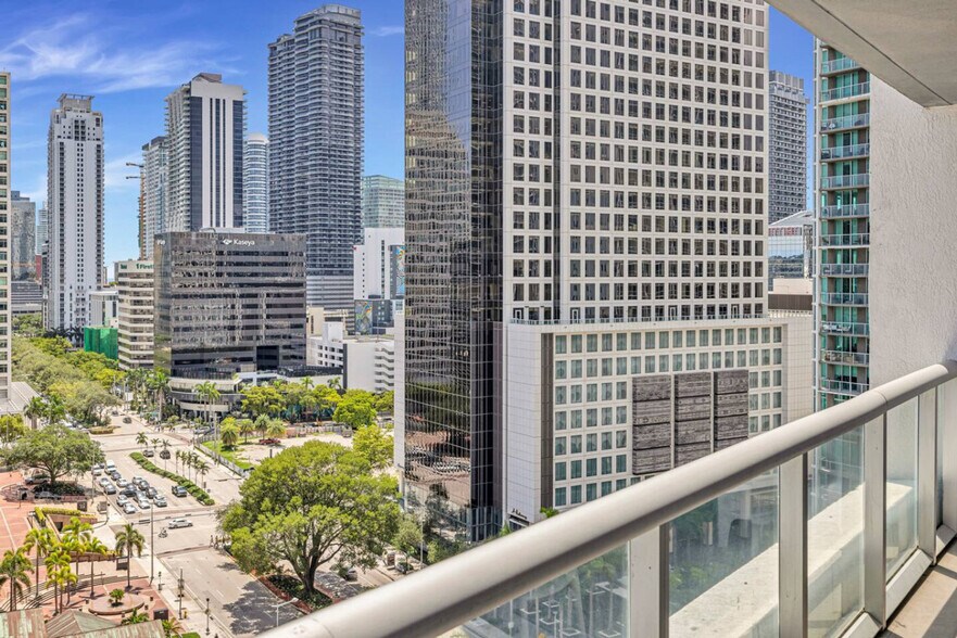 Building Photo - 481 Brickell Ave