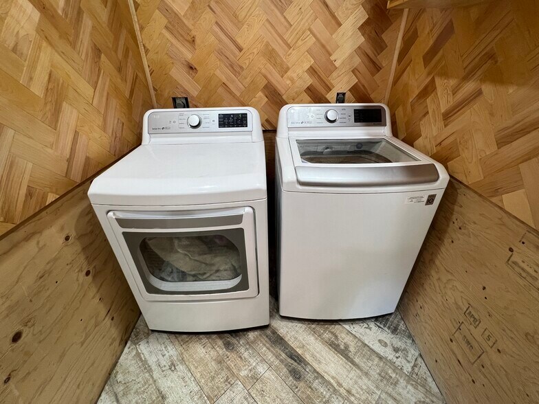 Building Photo - 6505 10th St SE