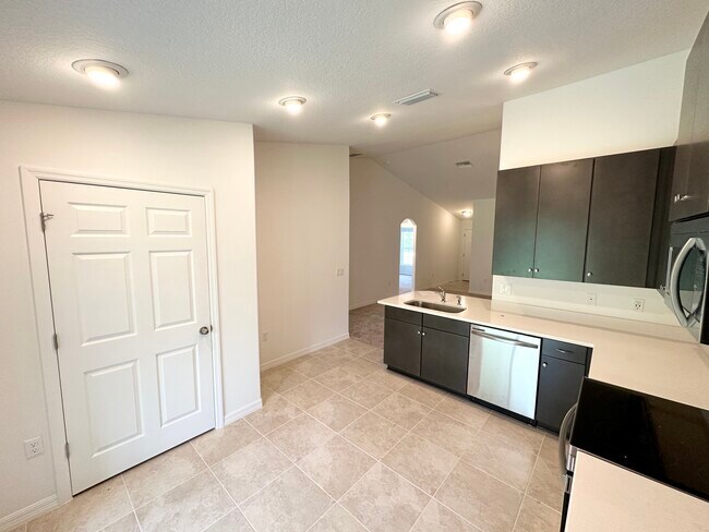 Building Photo - 100 Slumber Meadow Trail