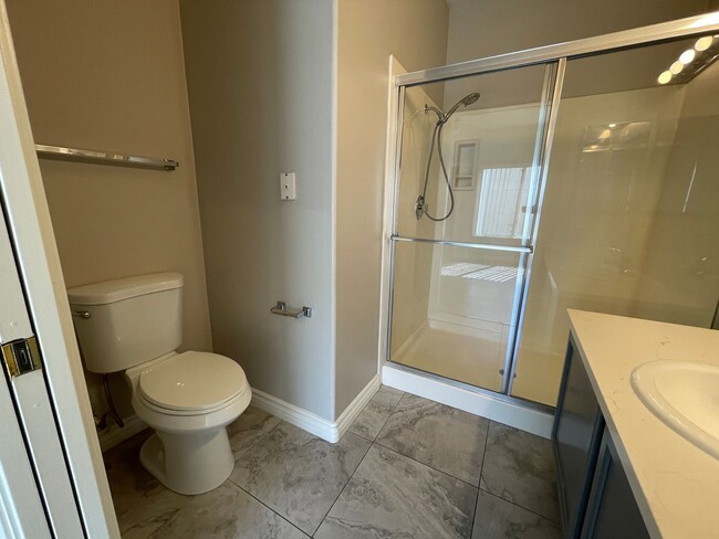 Building Photo - 2 Bedroom Summerlin Condo - Gated community