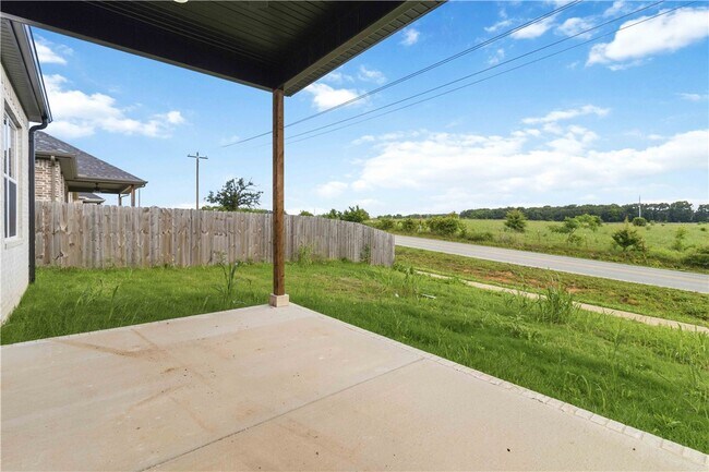 Building Photo - 930 Trestle Ln