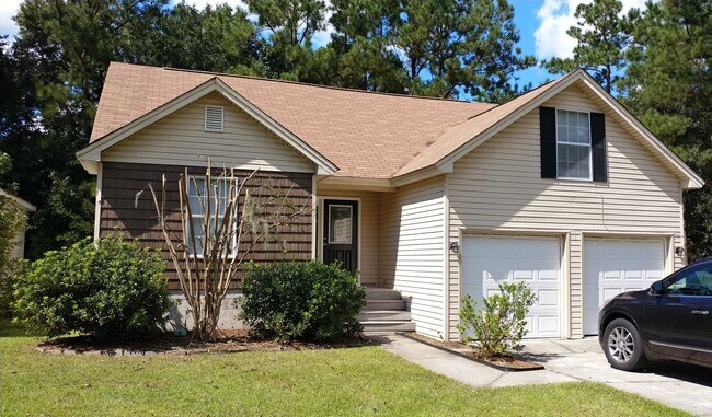 Building Photo - Available end of Julyl!! 4 Bedroom home in...
