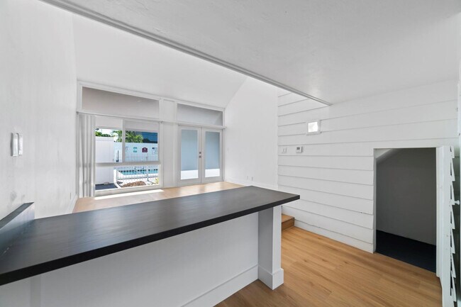 Building Photo - 1951 NE 51st St