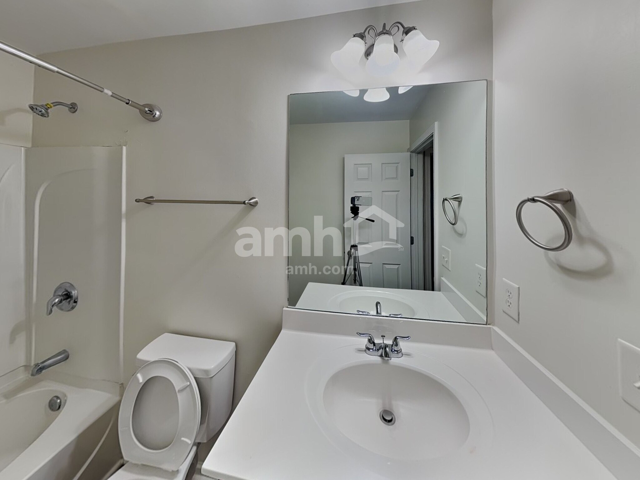 Building Photo - 1823 Madrid Falls Dr