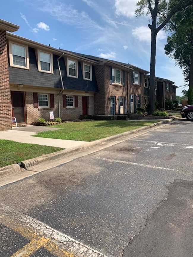Building Photo - Condo in Roanoke Rapids Located Near Inter...