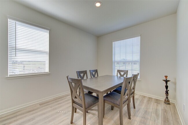 Building Photo - 10702 Millet Ct