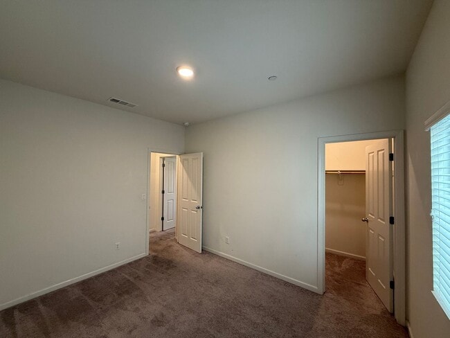 Building Photo - 4-bedroom single story in Manteca!