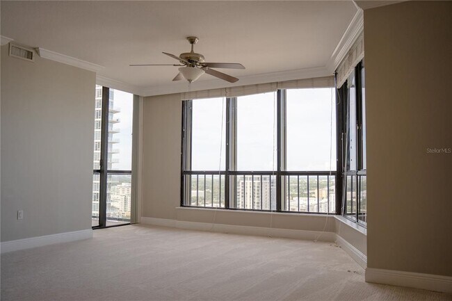 Building Photo - 1 Beach Dr SE