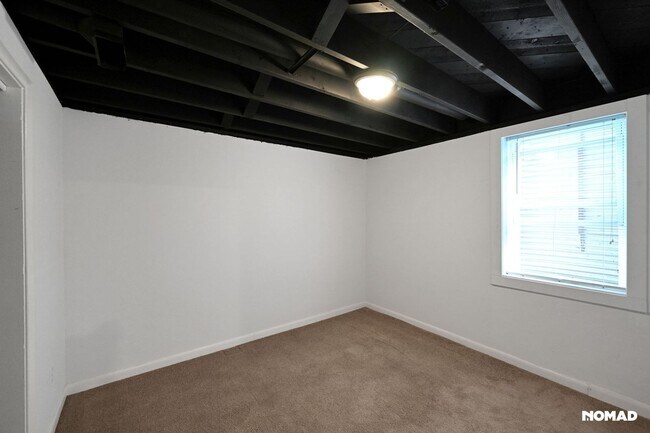 Building Photo - Spacious 4BR House in Denver