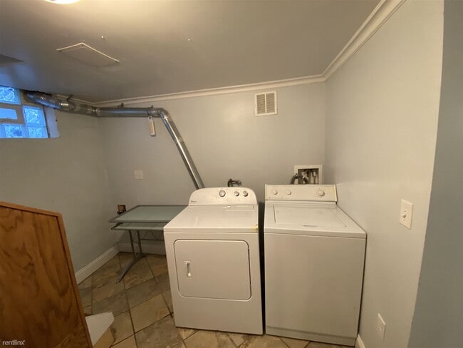 Building Photo - 6 br, 3 bath House - 1328 Forest Court